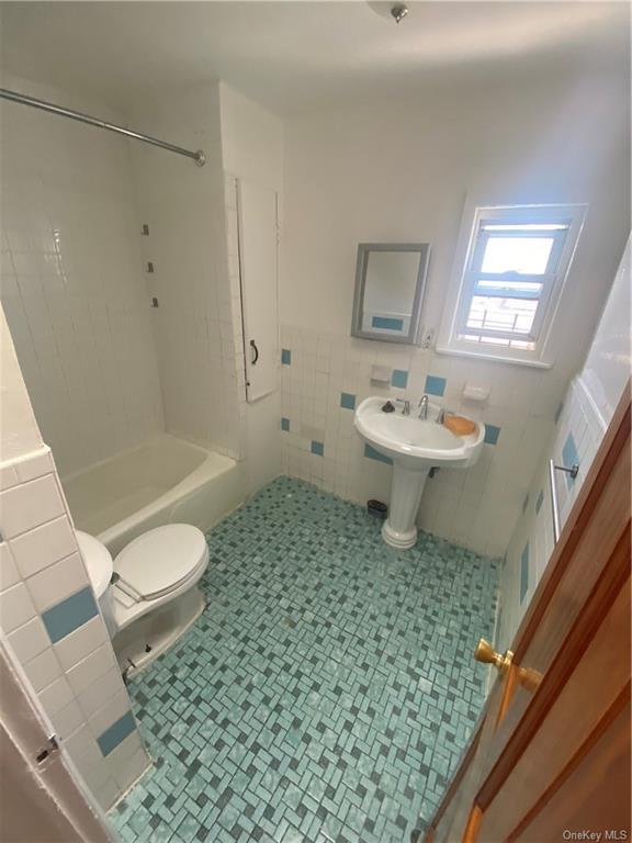 Foto del edificio - 847 E 220th St