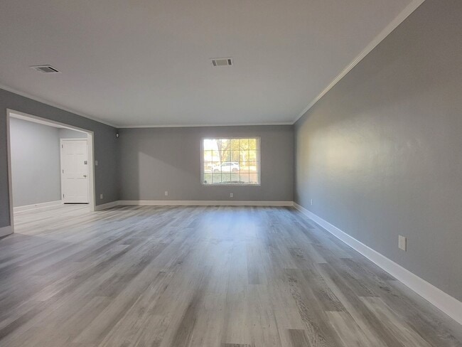 Building Photo - 4 bedroom house for rent in NE Tallahassee for $3250 with a 2 car garage, wood floors