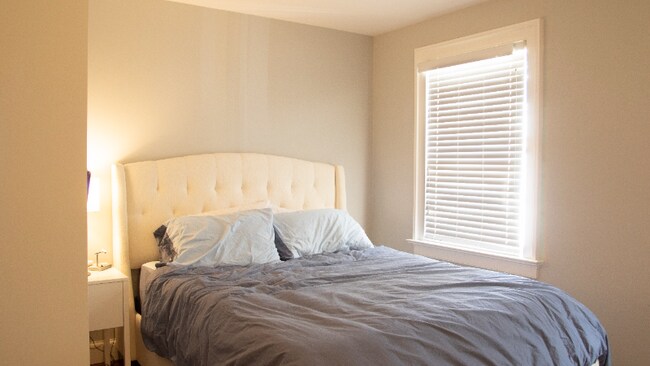 Building Photo - 123 Main St