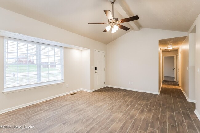 Foto del edificio - 10103 Lancewood Rd