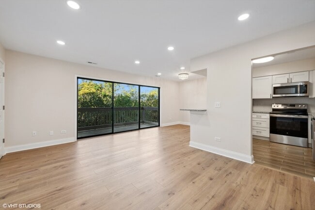 Building Photo - 224 W Ct of Shorewood