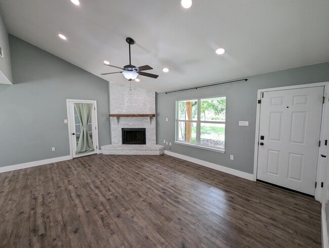 Building Photo - 8717 Sand Pine Dr