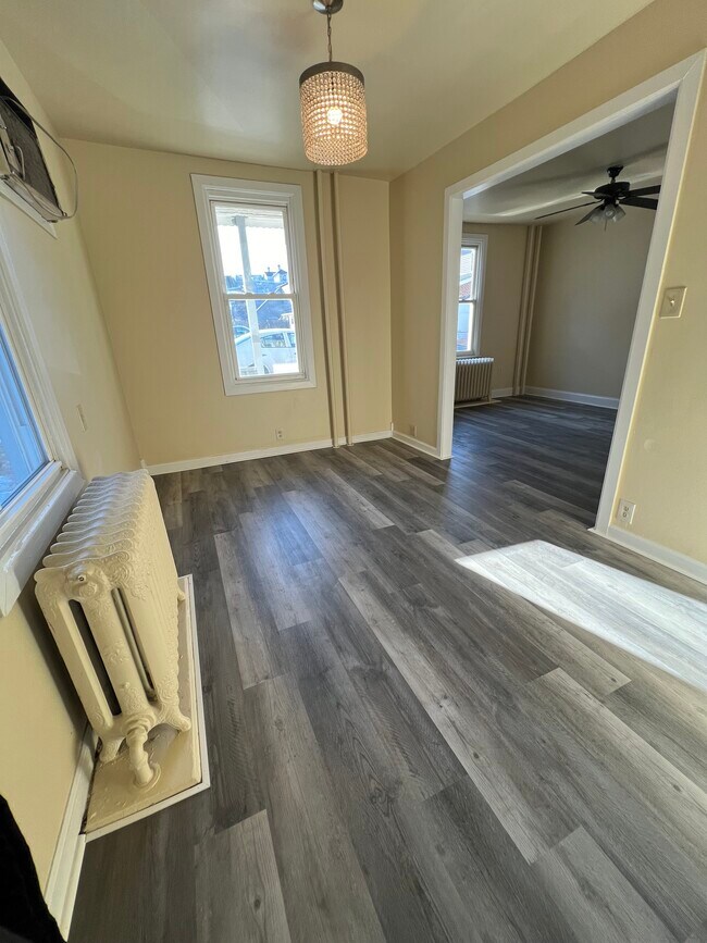 Foto del edificio - 213 N Poplar St