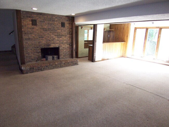 Building Photo - 1601 W 19th St