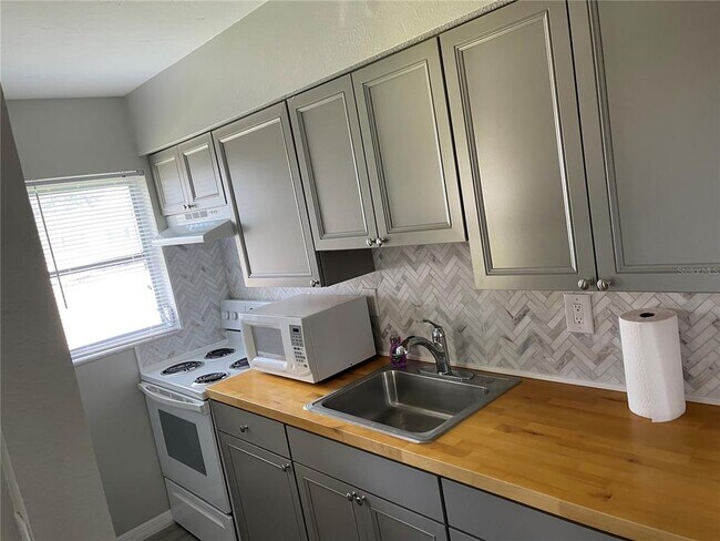 Foto del edificio - 4444 Swift Rd