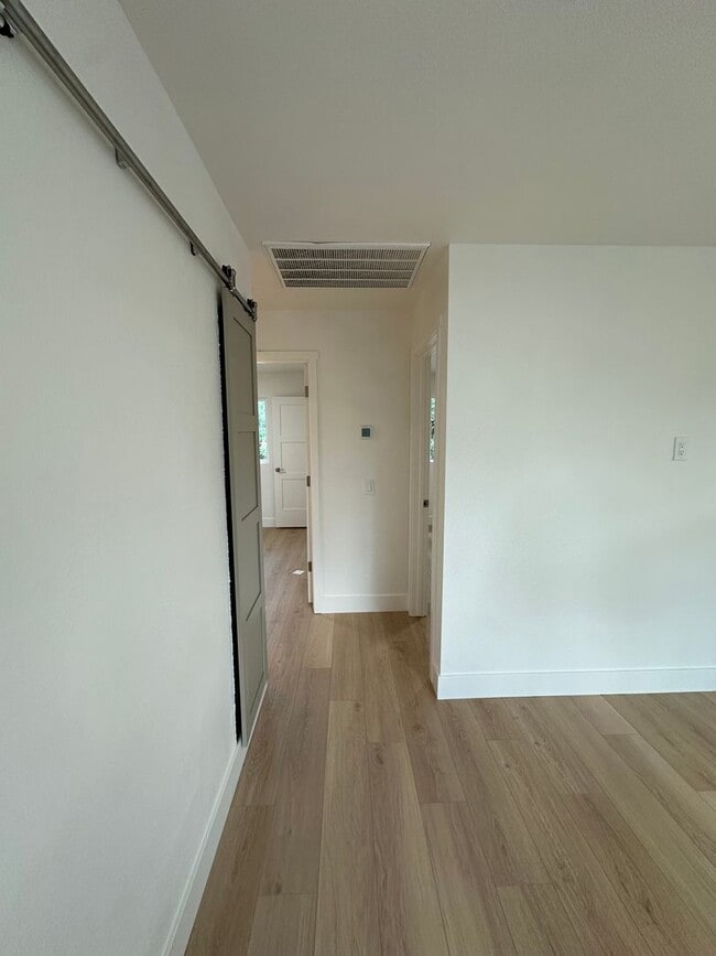 Building Photo - 1707 Grand Coulee Blvd