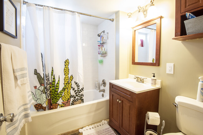Bathroom - 1745 E Hollywood Ave
