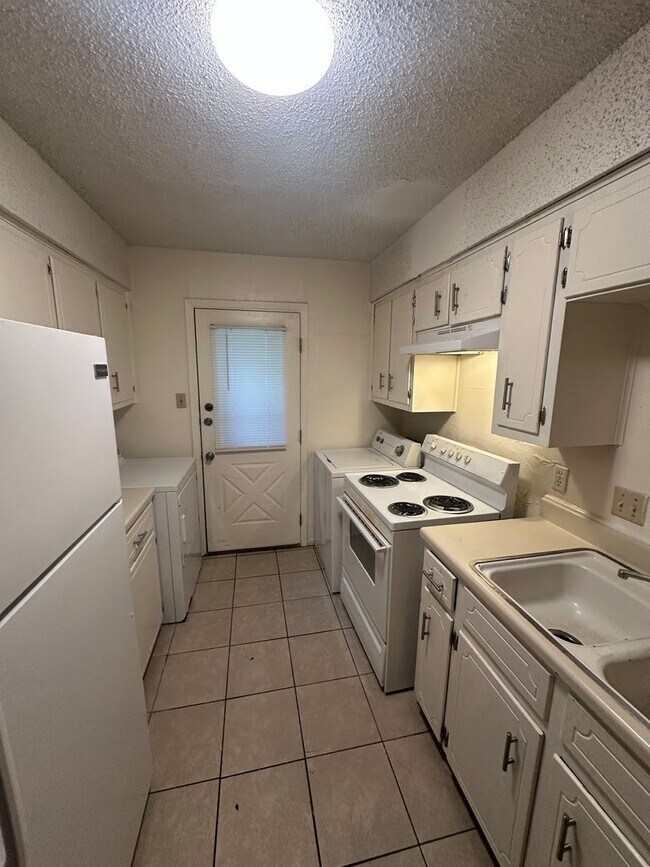 Building Photo - 3804 Charolais Dr