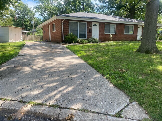 Foto del edificio - 30 Woodlawn Dr