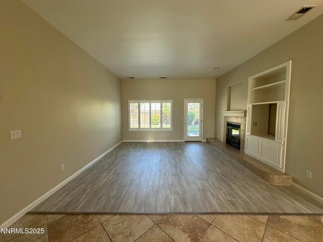 Foto del edificio - 10175 Coyote Creek Ct