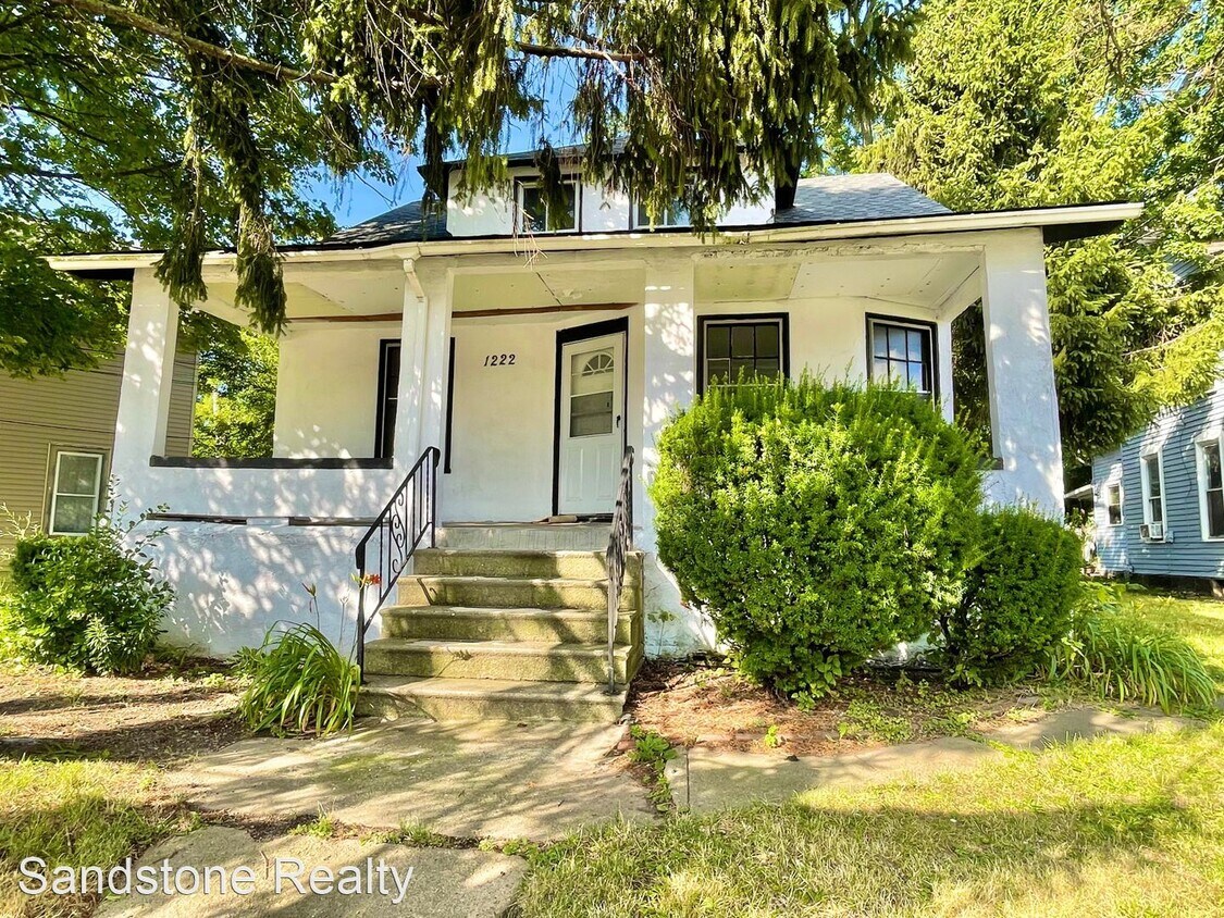 Primary Photo - 5 br, 1.5 bath House - 1222 Lake Avenue