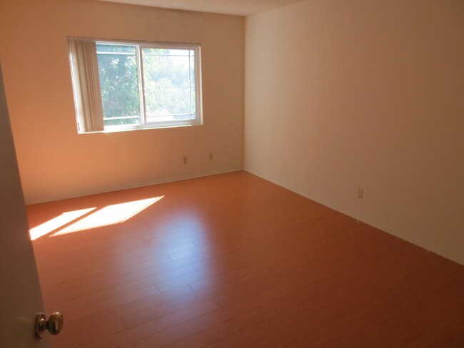 Foto del edificio - 10611 Moorpark St