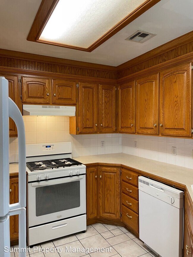 Building Photo - 3 br, 2 bath House - 2215 N. Burdick