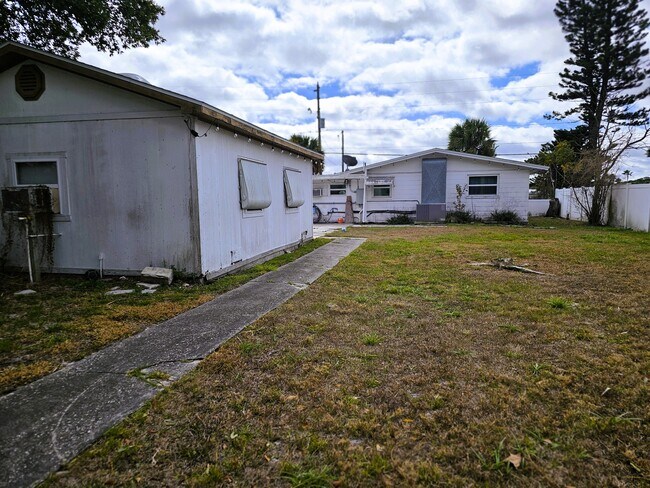 Back, angle from back shed - 6819 Hammock Rd
