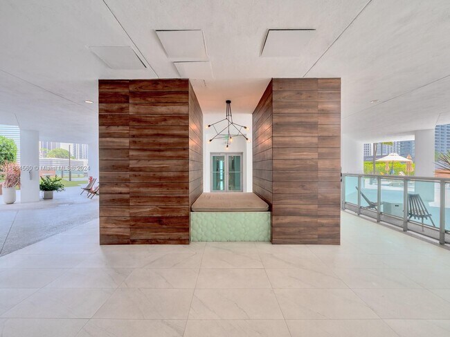 Building Photo - 350 S Miami Ave