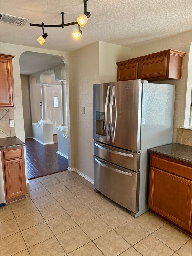 Foto del edificio - 5704 Drystone Ln