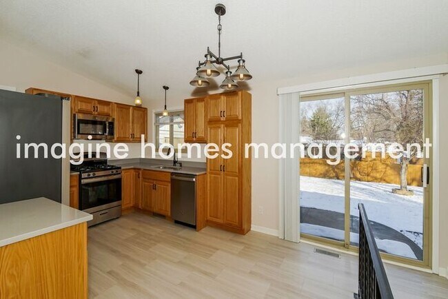 Foto del edificio - Convenient Location! 3 Bedroom Home in Eagan