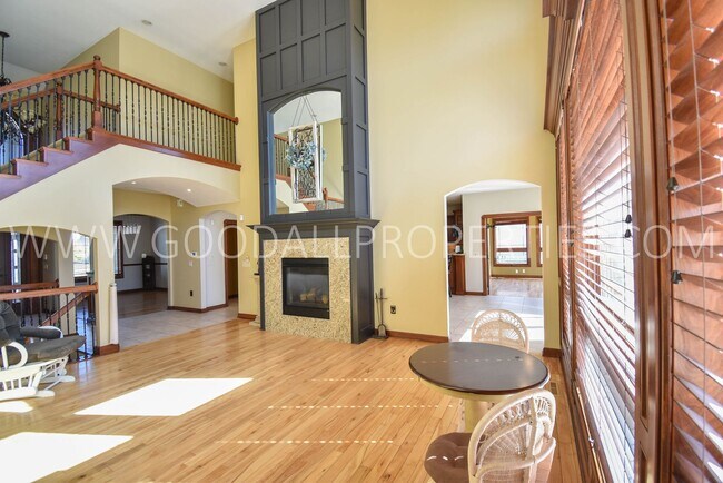 Building Photo - Executive 5 Bedroom Home With Pool in Ankeny