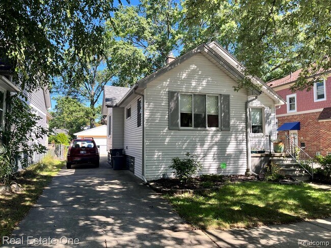 Foto del edificio - 371 E Oakridge Ave