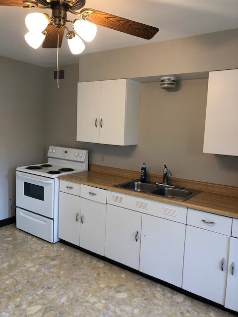 Foto principal - 1745 Newburg Rd