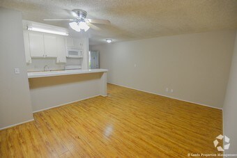 Foto principal - 1645 Winona Blvd