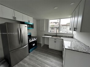 Building Photo - 4429 SW 21st St