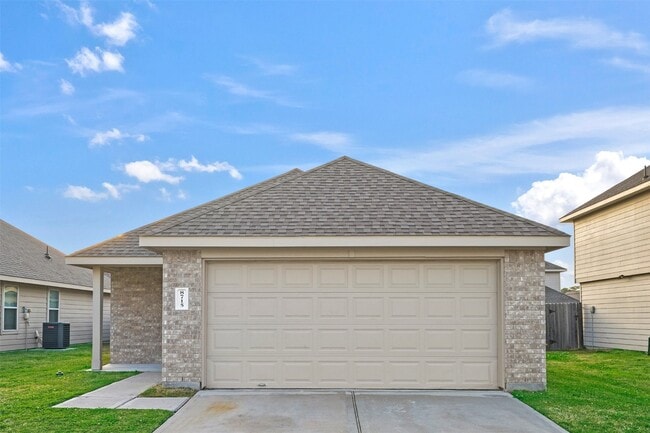 Building Photo - 8715 Lar Ree Oaks Cir