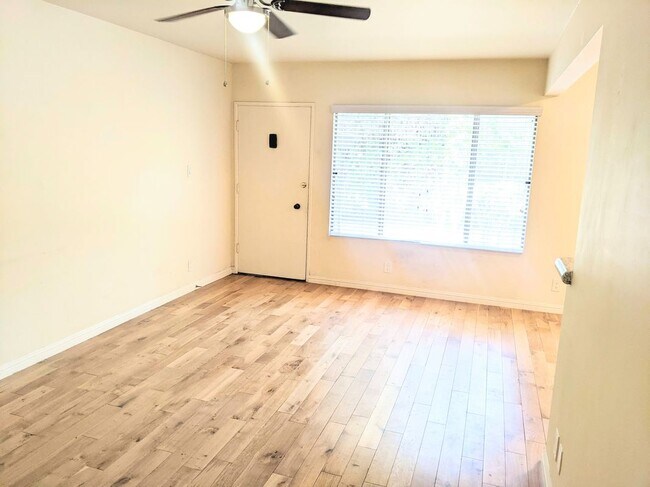 Foto del edificio - 10815 Morrison St
