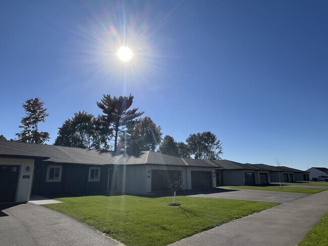 Building Photo - Altoona 10-Unit