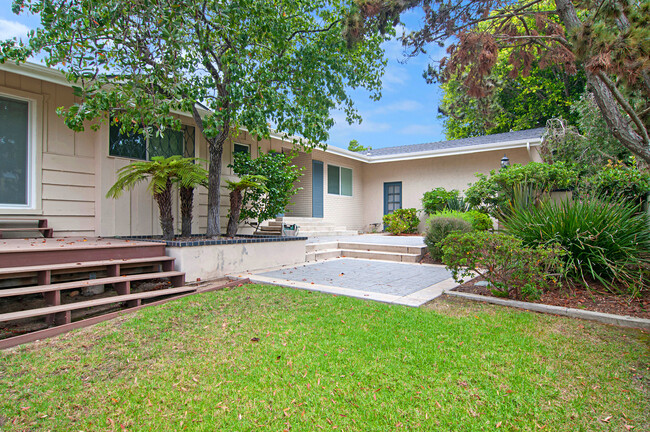 Building Photo - LIVE IN LA JOLLA!  LOVELY LA JOLLA HOME WI...