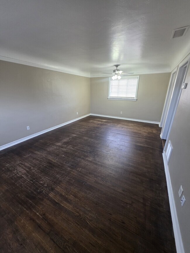 Foto del edificio - 3 bed 1 bath home, move in ready!