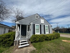 Building Photo - 270 E Linden St