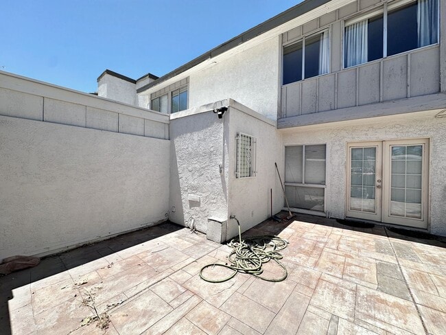 Building Photo - 674 Rolling Green Dr