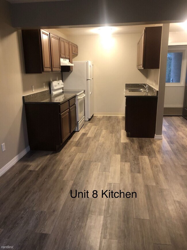 Building Photo - 1 br, 1 bath Apartment - Trowbridge Manor 5