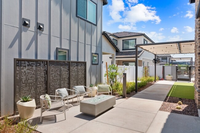 Building Photo - Cadia Queen Creek