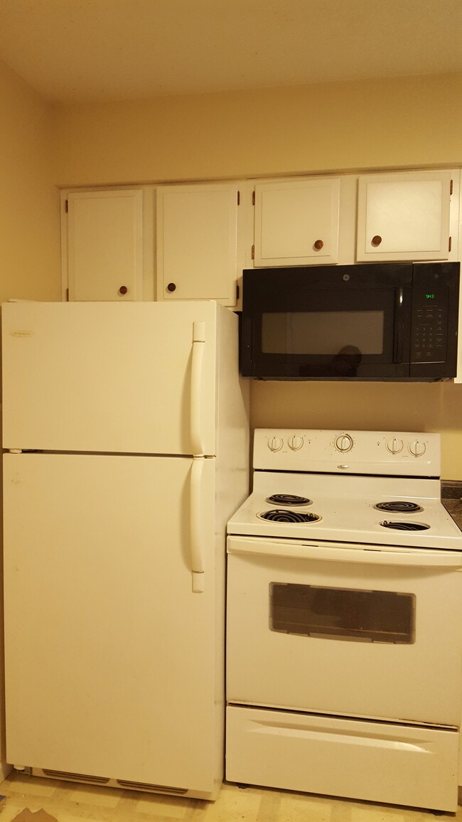 Kitchen - 660 NE Park Ln