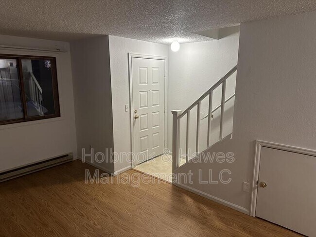 Foto del edificio - 4887 Basswood Dr