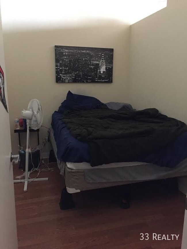 Building Photo - Updated 1Bed/1Bath, Prime South Loop locat...