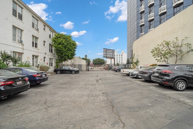 Foto del edificio - 6128 Wilshire Blvd