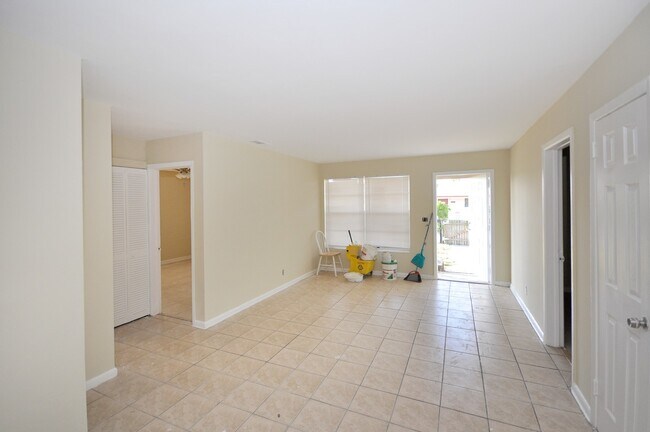 Foto del edificio - 4 Bed 2.5 Bath Single Family Home for Rent...