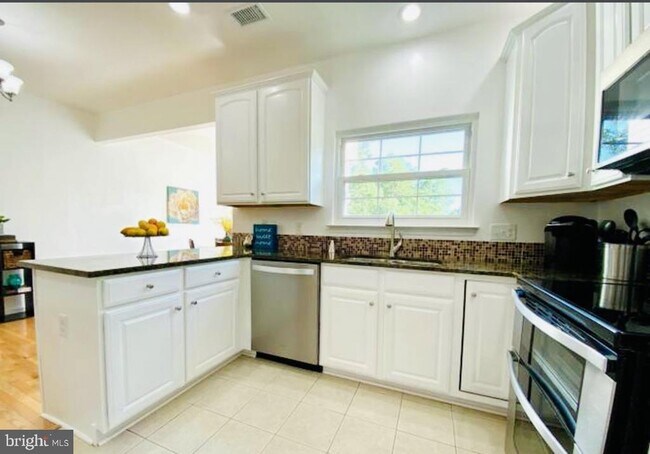 Foto del edificio - 12327 Jarrow Ln