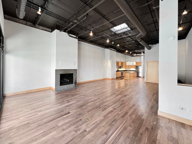 Building Photo - 1107 Lake St