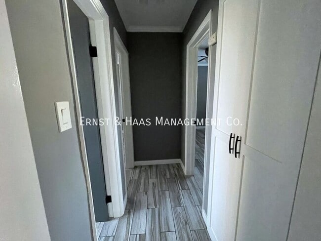 Building Photo - 2355 W Lincoln St