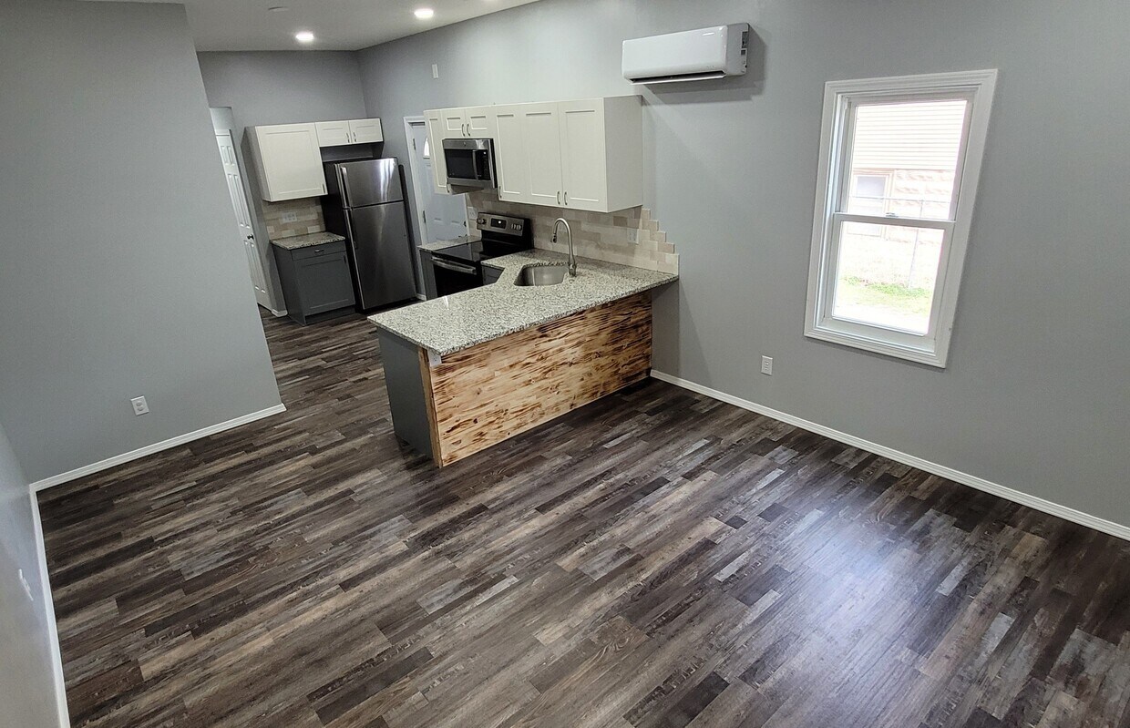Foto principal - 1708 West 2nd St N (Ground Floor)