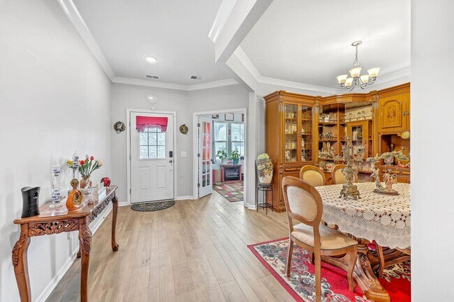 Building Photo - 6 Bedroom, 4.5 Bathroom Home in Cane Bay - Summerville