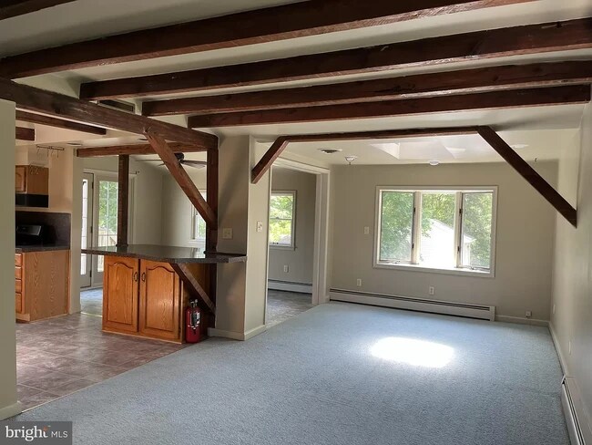 Foyer and Kitchen - 38 Mainland Rd
