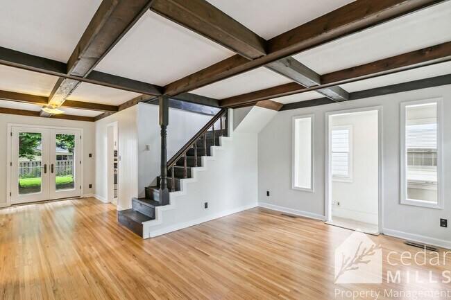 Foto del edificio - Updated 2 Bedroom Home with Additional Ups...