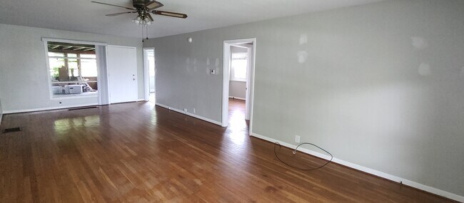 Foto del edificio - 54 Horseshoe Dr