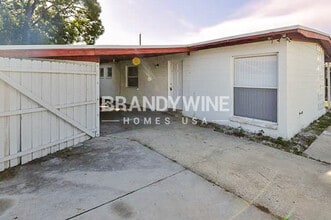Building Photo - 6215 N Coolidge Ave
