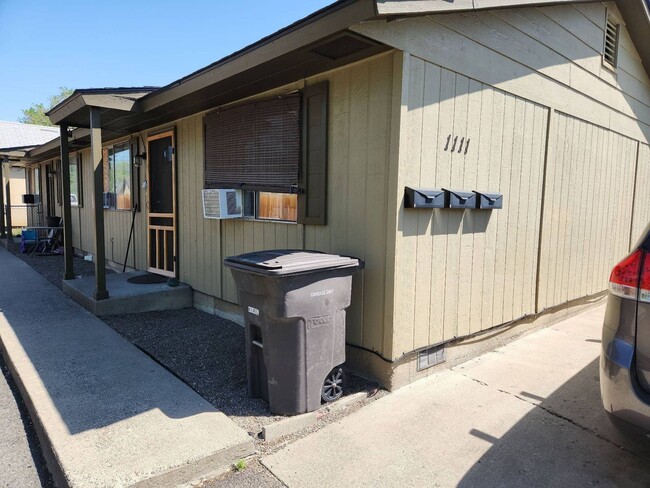 Building Photo - d1111